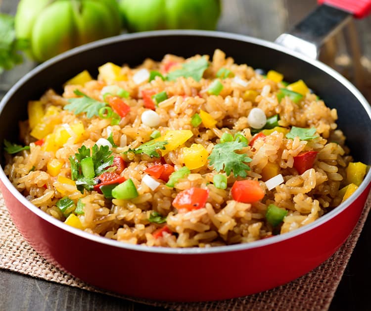 Close up of a pot of vegetable paella